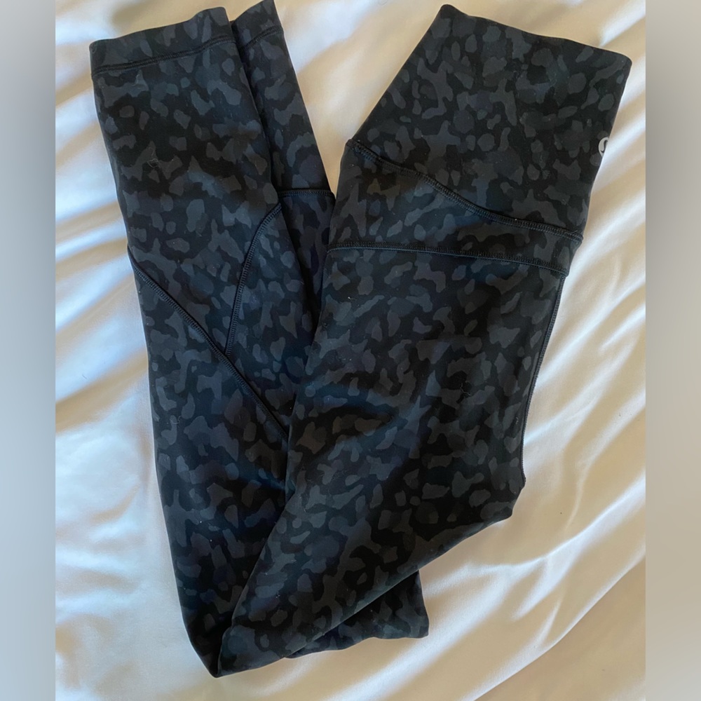 Lululemon Crop 23” Black Leopard print leggings